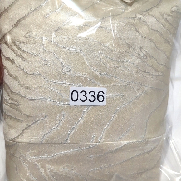 MONIQUE LHUILLIER white and silver Women's dress size 10. - Picture 14 of 16